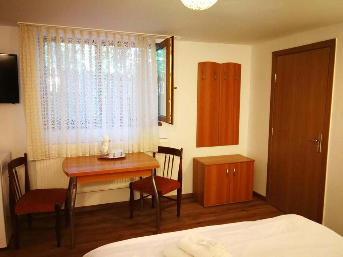 Vila Speranta Hotel Pleşcoi Kültér fotó